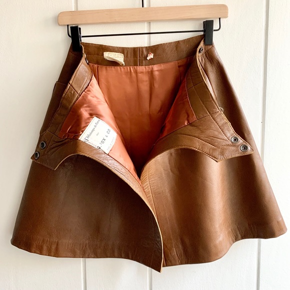 ✨SOLD✨ Amazing 1960s Vintage Caramel Leather Mini - Picture 4 of 9